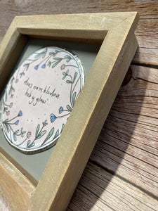 Ffram 'Does na'm blodau heb y glaw' Frame