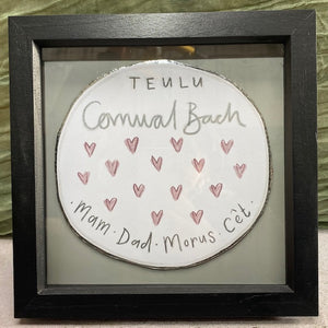 Ffram Teulu Calonnau - Family Heart Frame