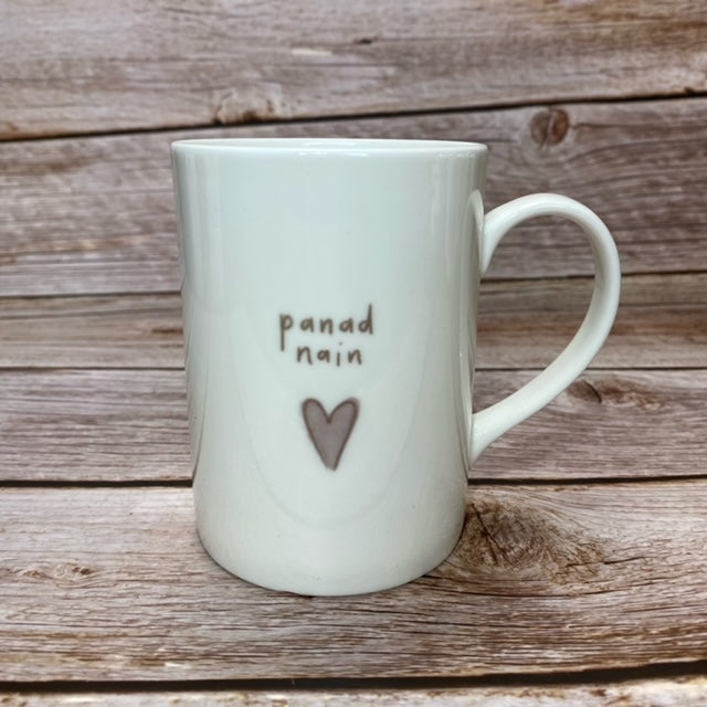 Myg Calonnau 'NAIN' Heart Mug